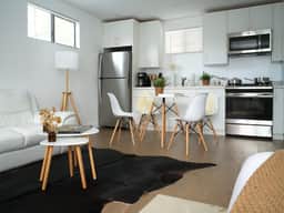 Tiara Guesthouse - Image 2